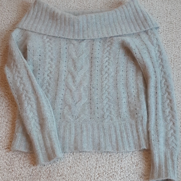Off the shoulder banana republic sweater XSP - Picture 2 of 4